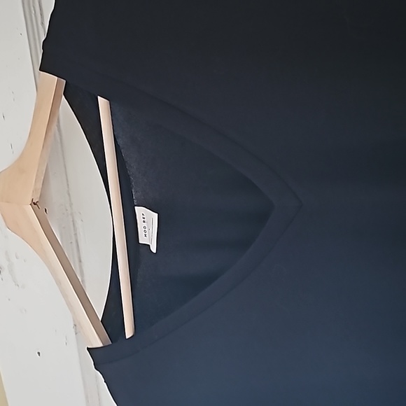 Mod Ref Knit Vneck - Picture 3 of 5